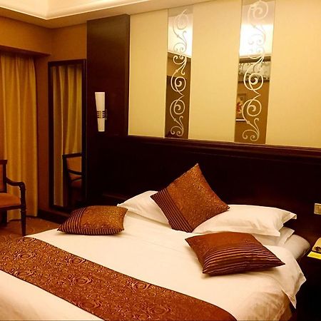 Green Land Hotel Kunming Buitenkant foto