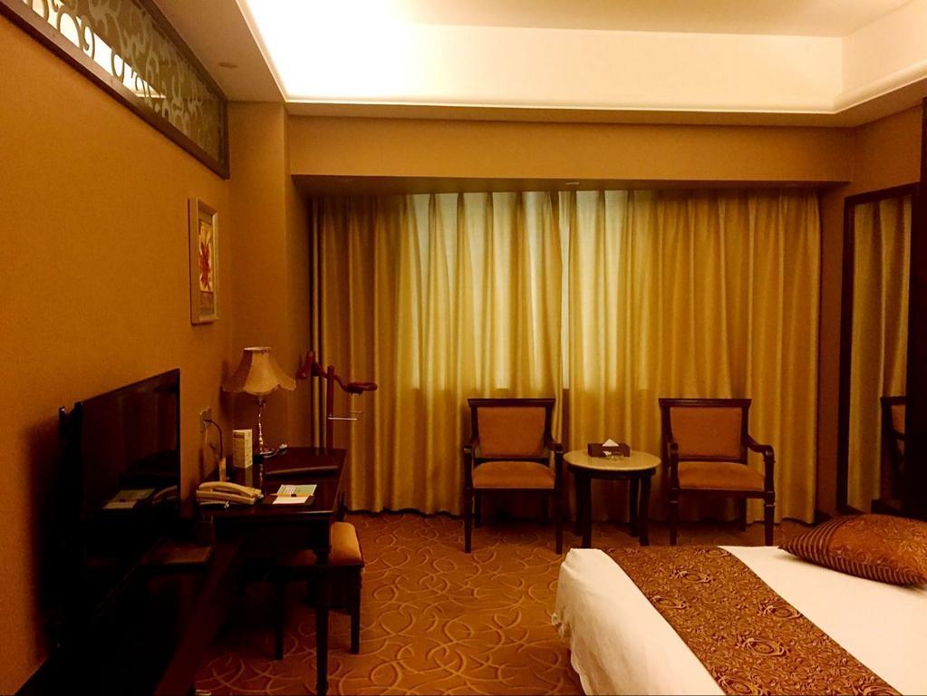 Green Land Hotel Kunming Buitenkant foto